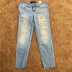 Hollister distressed Capris